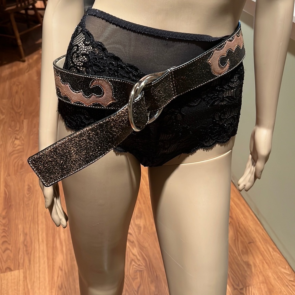 Guess Distressed Leather Belt With Pink Scroll Design Double Loop Buckle